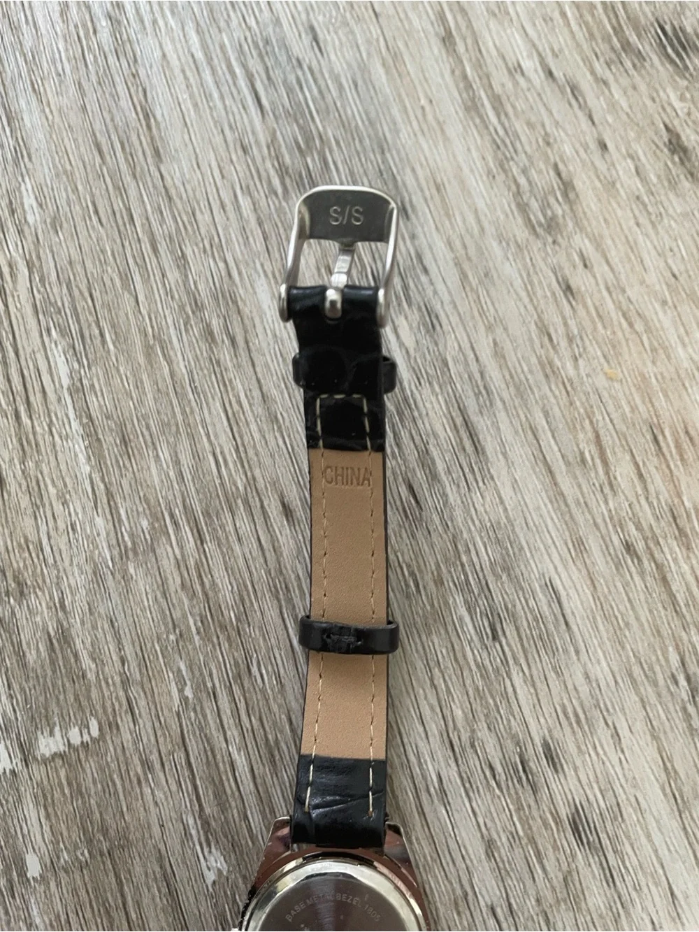 Classic Silver Round Watch with Black Leather Strap